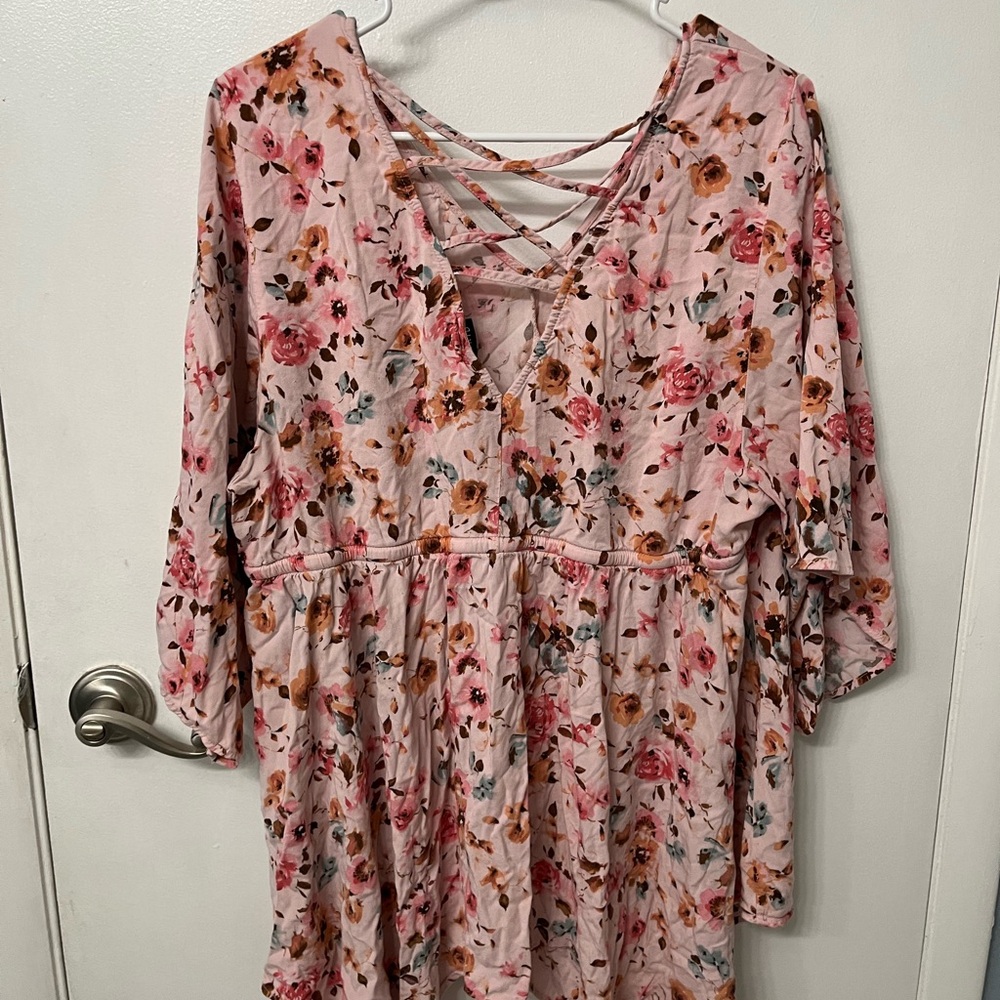Torrid pink floral babydoll shark bite blouse size 2X feminine - Picture 2 of 6